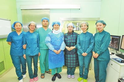護士穿40斤重鉛衣 每天奔跑一萬多步(圖)