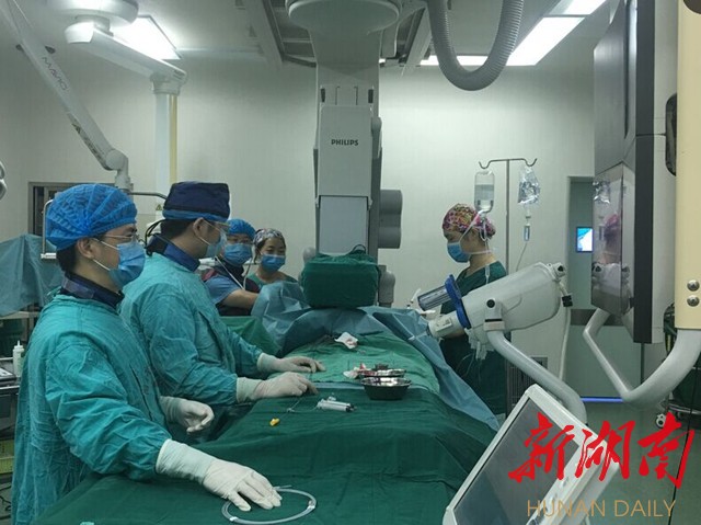 全國最小|出生僅6天，醫(yī)生穿鉛衣為她“補心”
